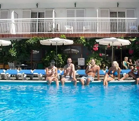 Garbi Park & Aquasplash فندق يوريت دي مار