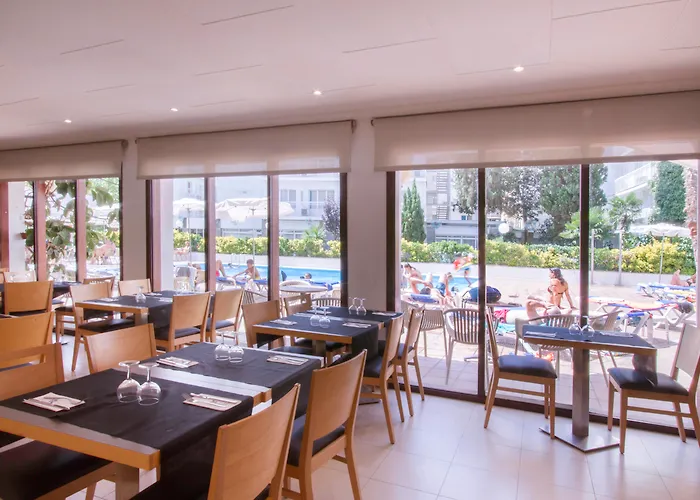 酒店 Garbi Park & Aquasplash 4*